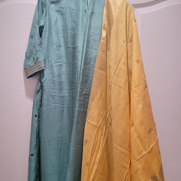 Indian Silk Salwar Kameez 3 pcs Set | Traditional Wear | Pakistani - Picture 5 of 9